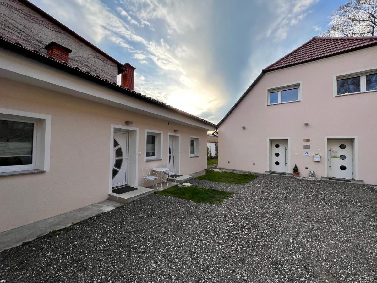 Om Yoga Center Apartment Словенска Бистрица Екстериор снимка