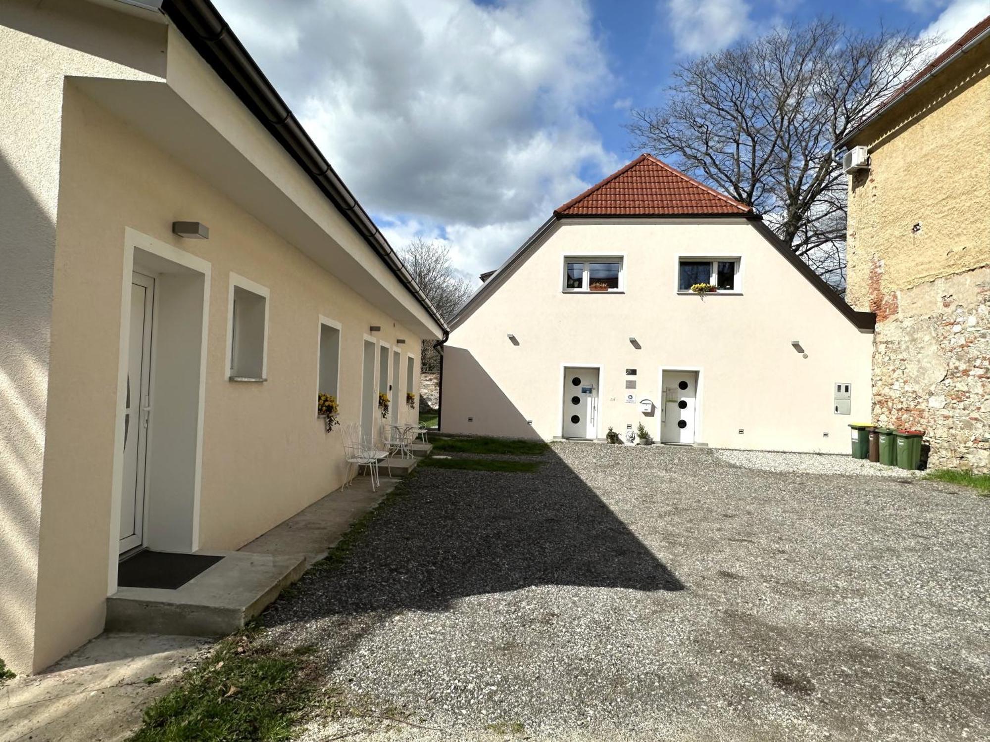 Om Yoga Center Apartment Словенска Бистрица Екстериор снимка